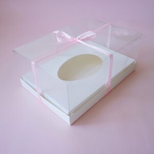 Коробка под половинку шоколадного яйца с пластиковой крышкой 235 *160*100 мм (белая)